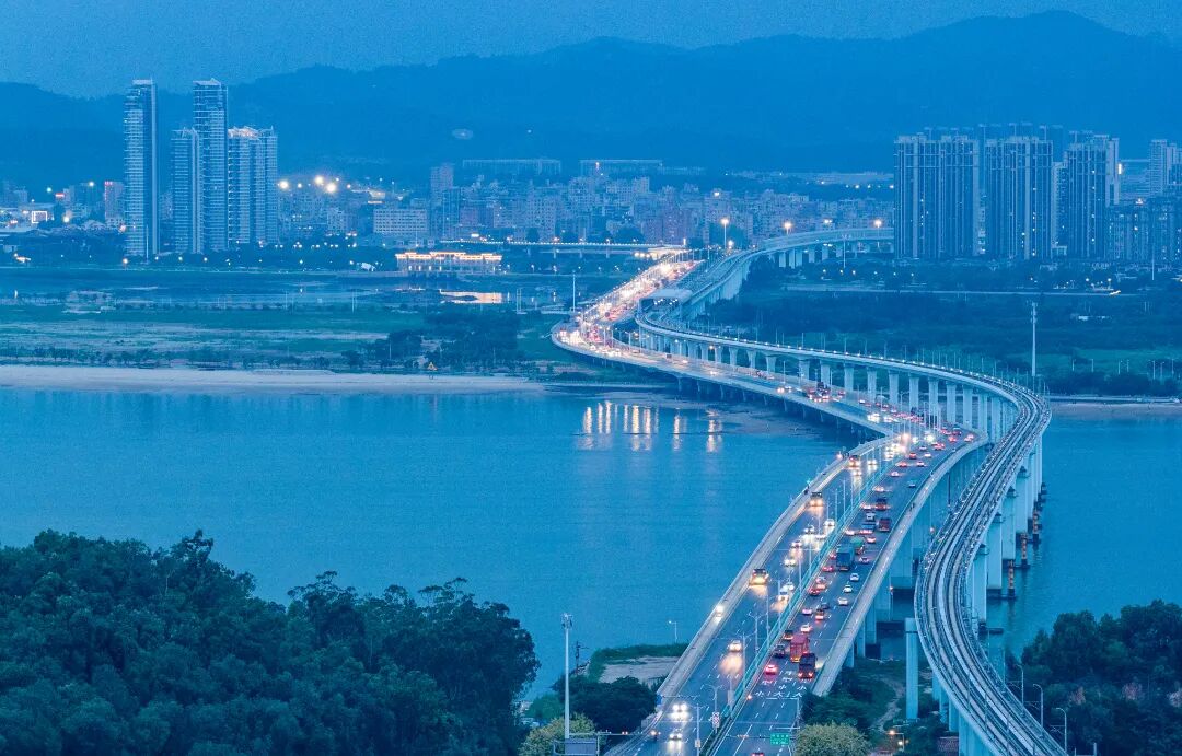 《大桥夜色》.jpg 《大桥夜色》.jpg